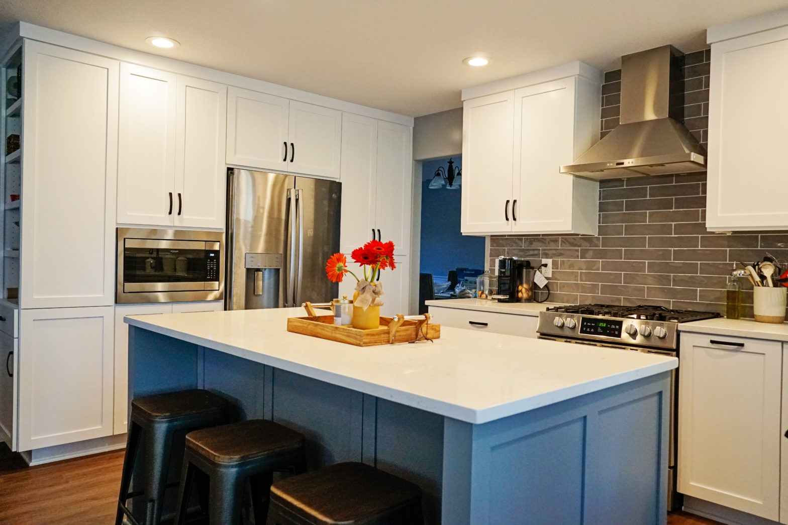 Hire Professional Project Managers for Your Kitchen Remodel, Bath Remodel, or Laundry Room Remodel.
