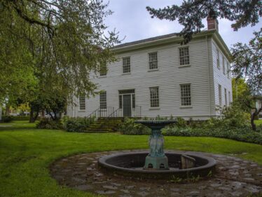 McLoughlin House