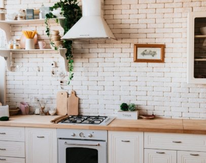 Most homeowners need assistance dealing with remodeling contractors and professional tradesmen. Our team will help you through every step of your Happy Valley kitchen remodel.